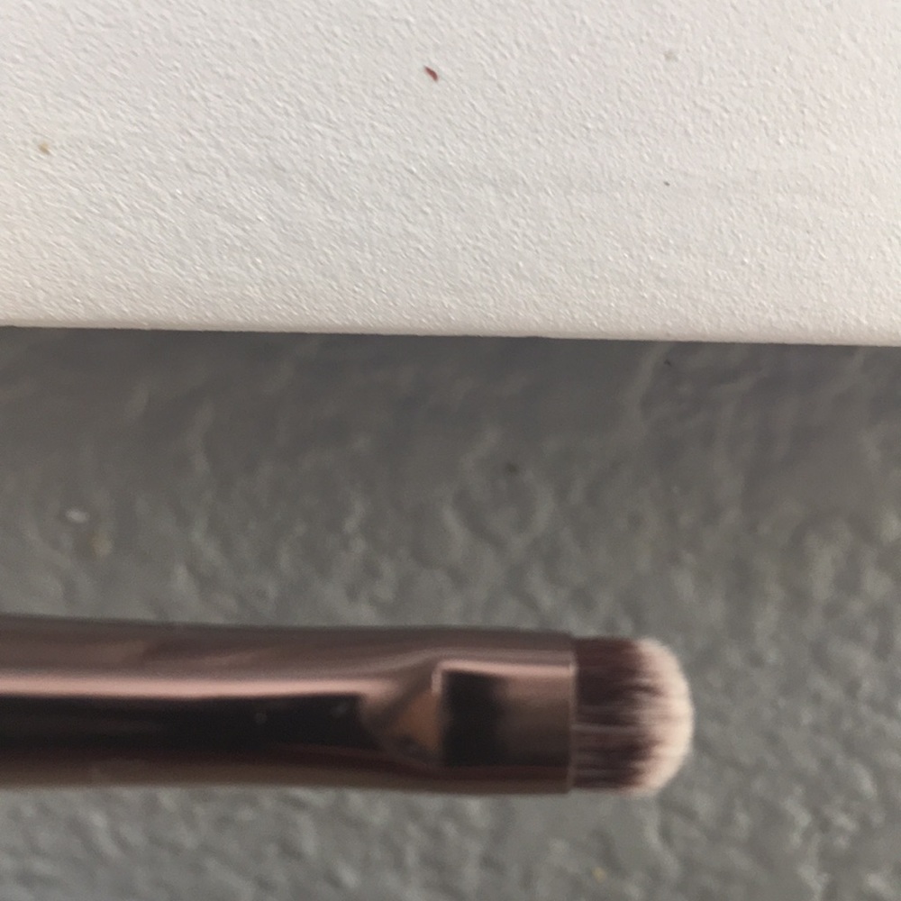 Hourglass #11 Smudge Brush. Brand New.